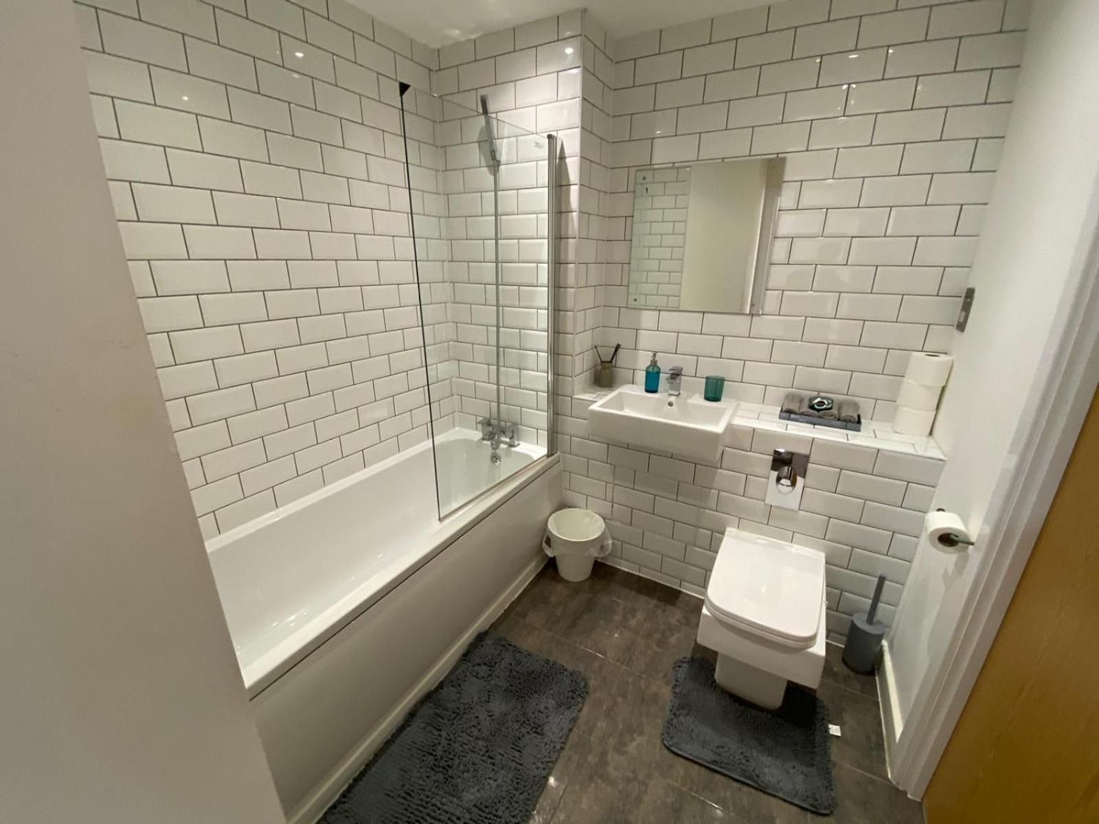 Two-Bedroom Deluxe Apartment with Balcony