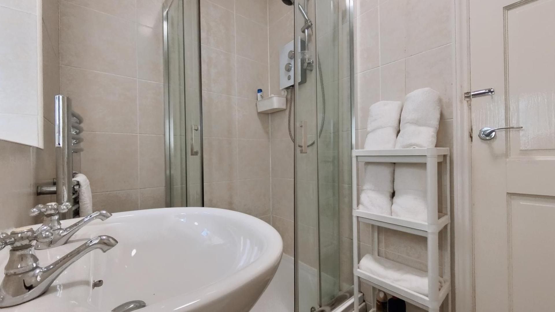 Three-Bedroom Deluxe Apartment