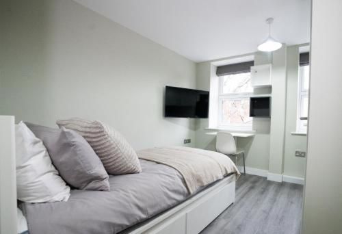 Single Room With Private Bathroom