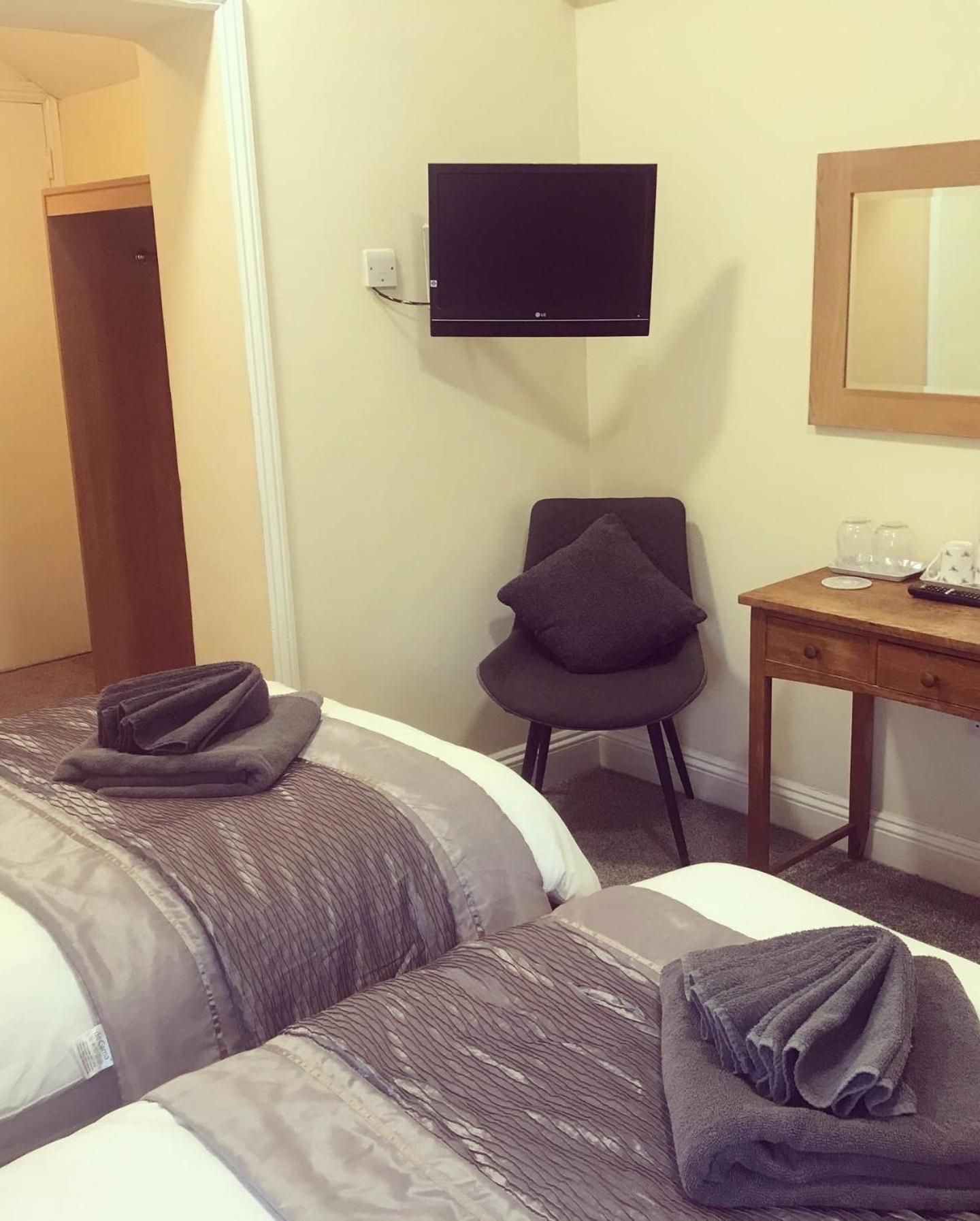 Twin Room with Bathroom