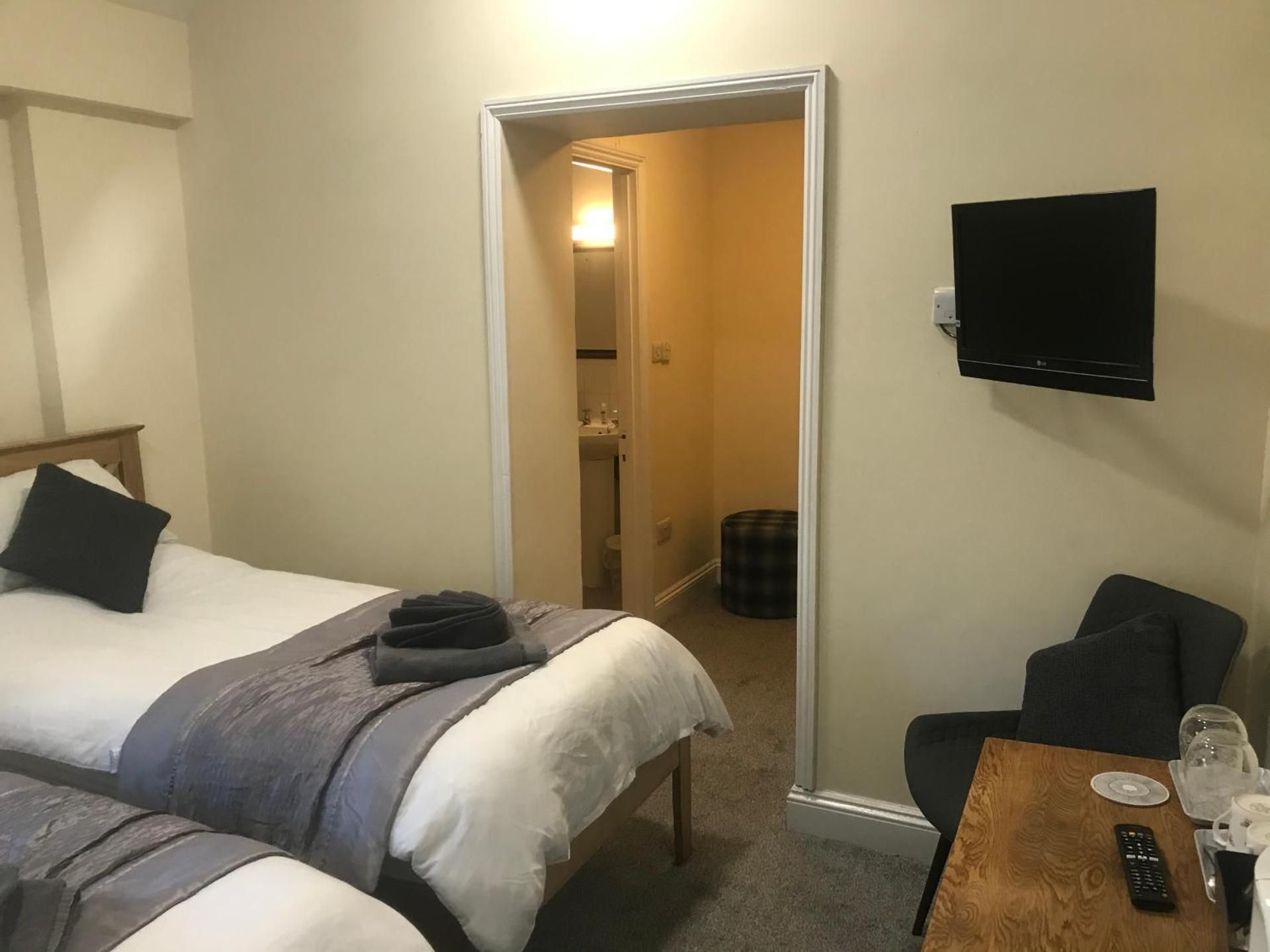 Twin Room with Bathroom