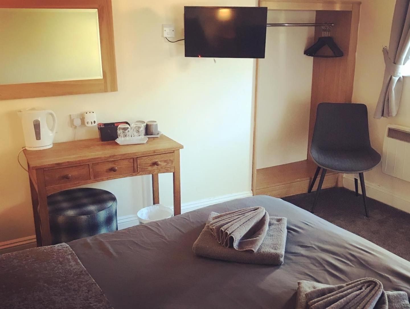 The Swan Inn Newport King Room - Disability Access 3