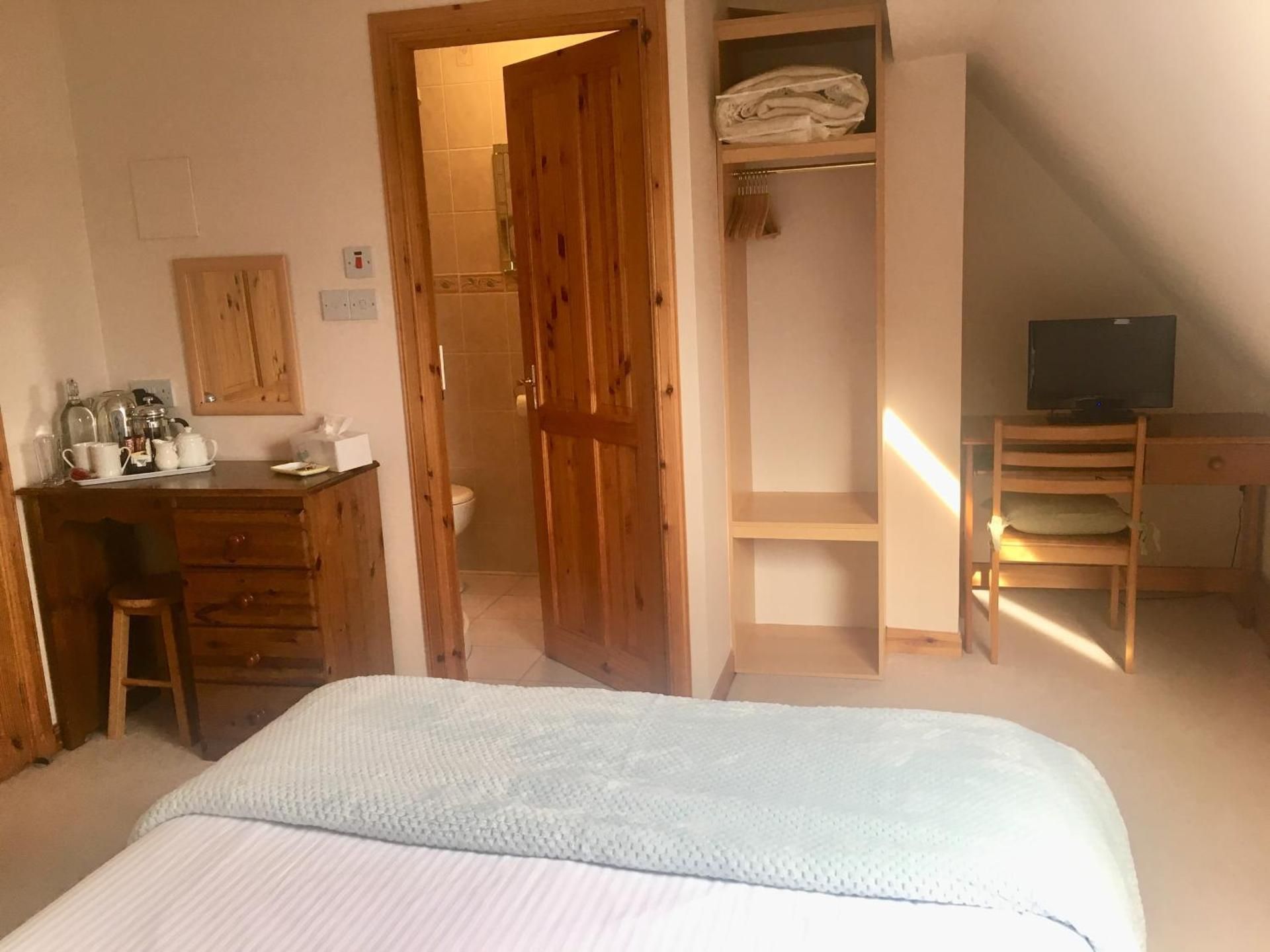 White Cottage B&B Double Room with Sea View 3