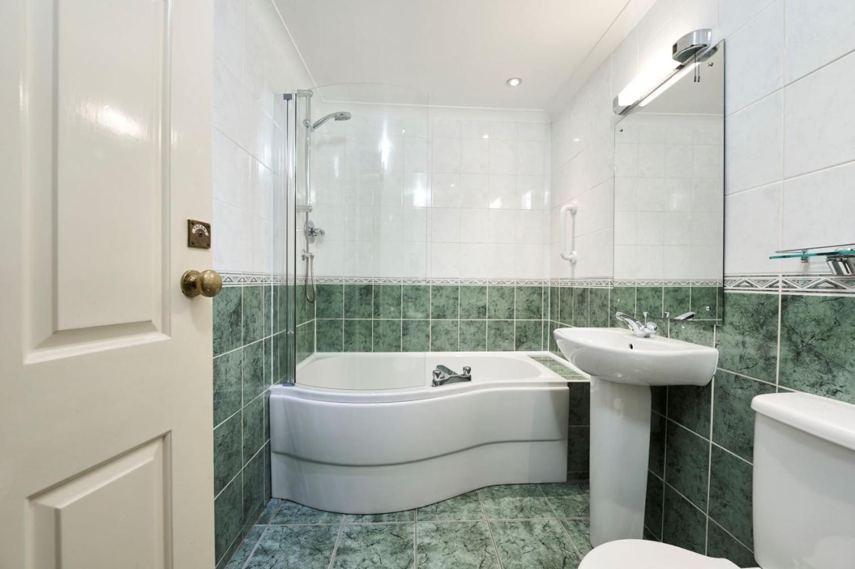 Inverness Lochardil House Standard Double Room 3