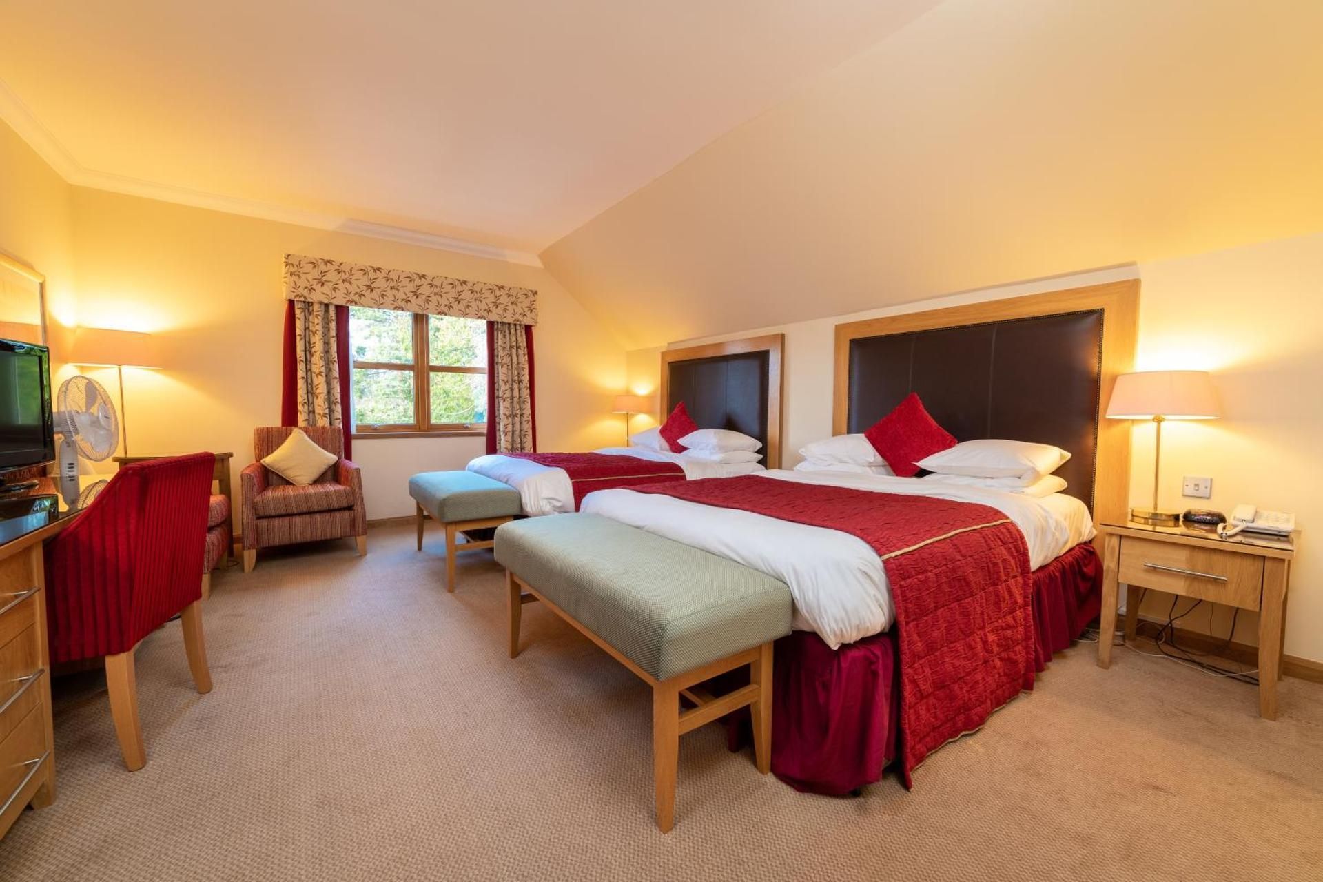 Inverness Lochardil House Deluxe Twin Room 2