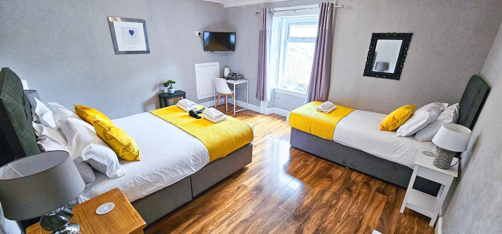 Triple Room with Shared Bathroom