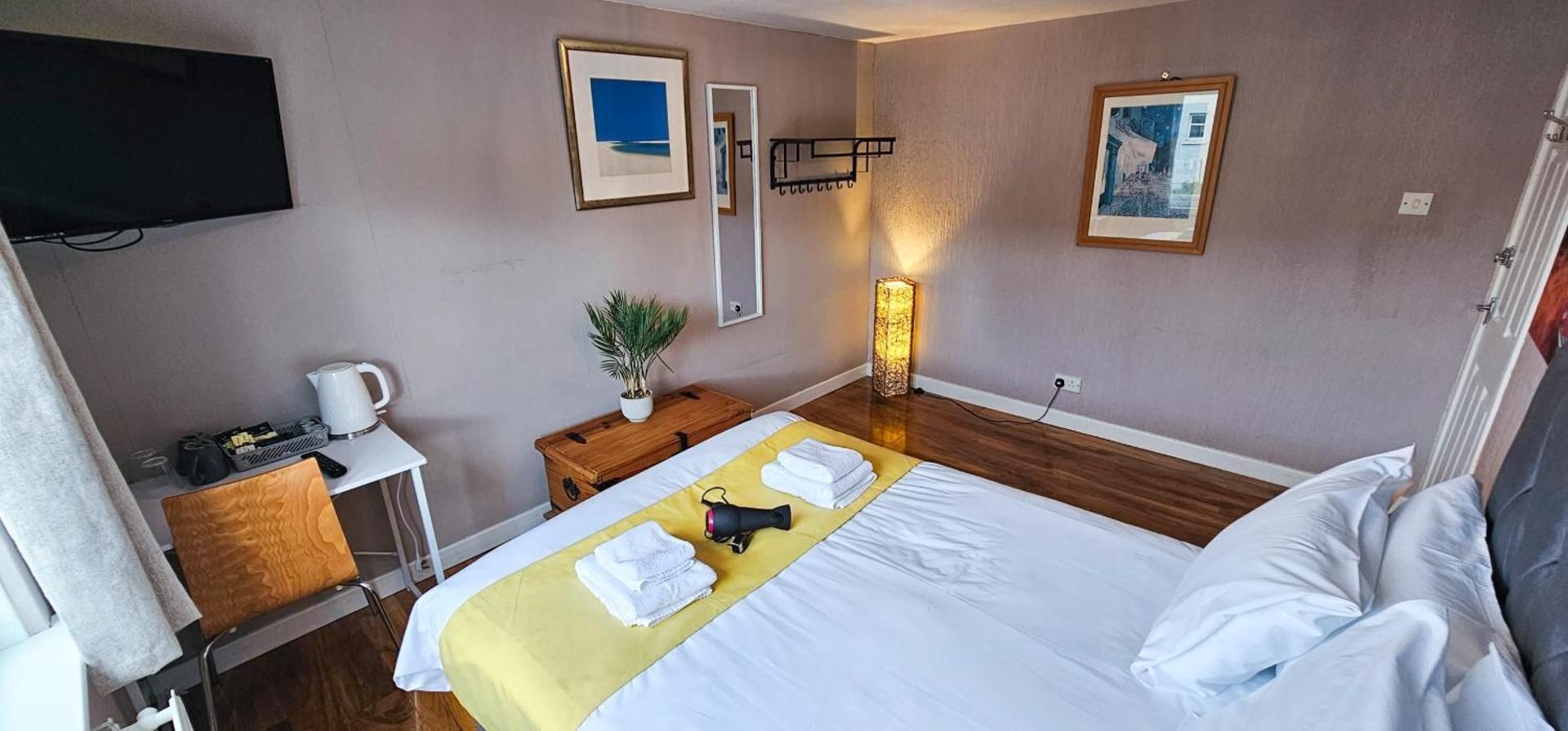 Standard Double Room with Shared Bathroom
