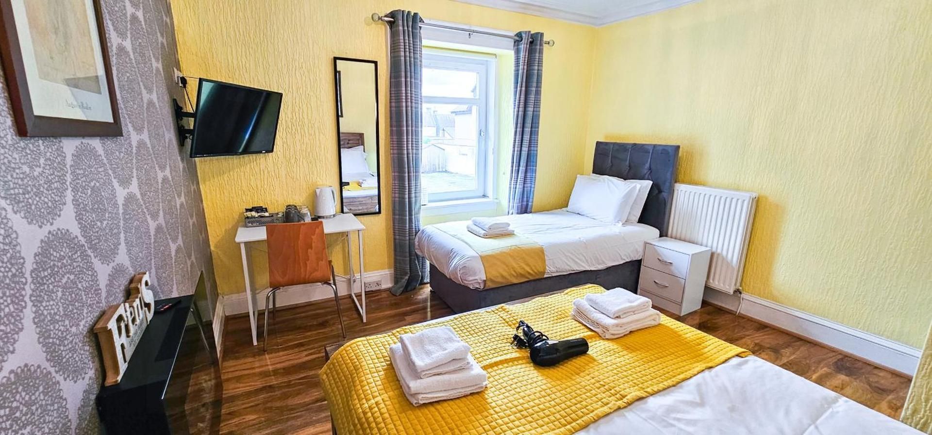 Basic Triple Room with Shared Bathroom