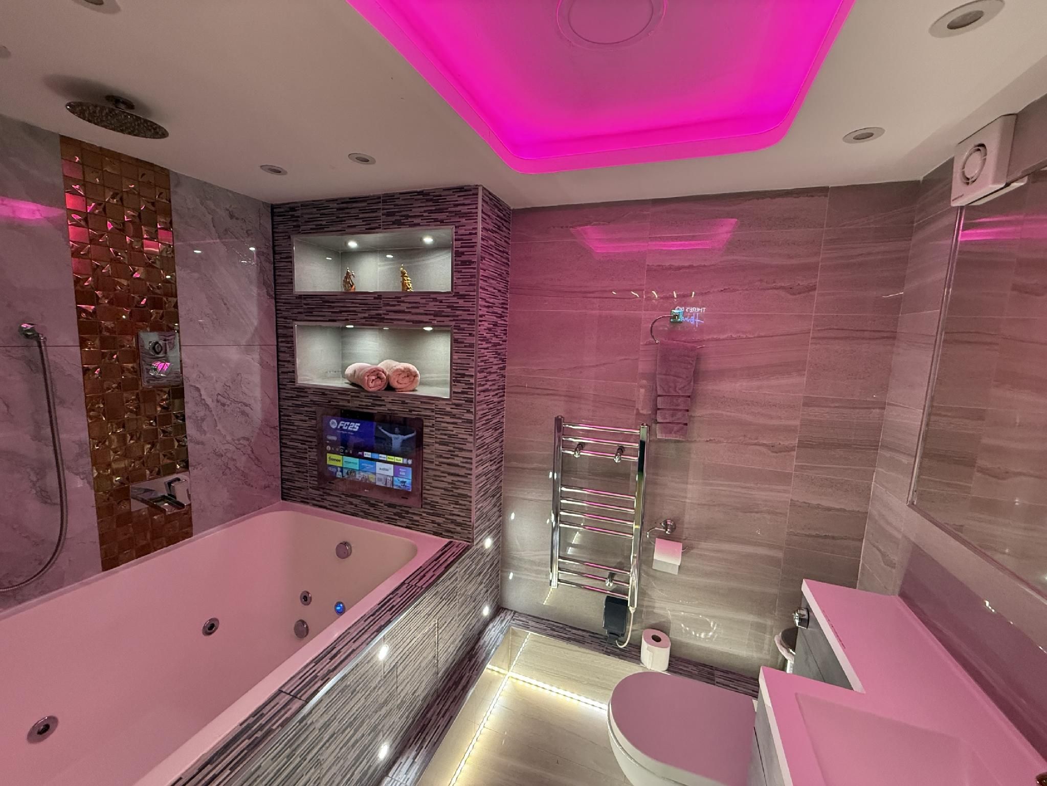 Suite-Deluxe-Whirlpool bath-Apartment 3