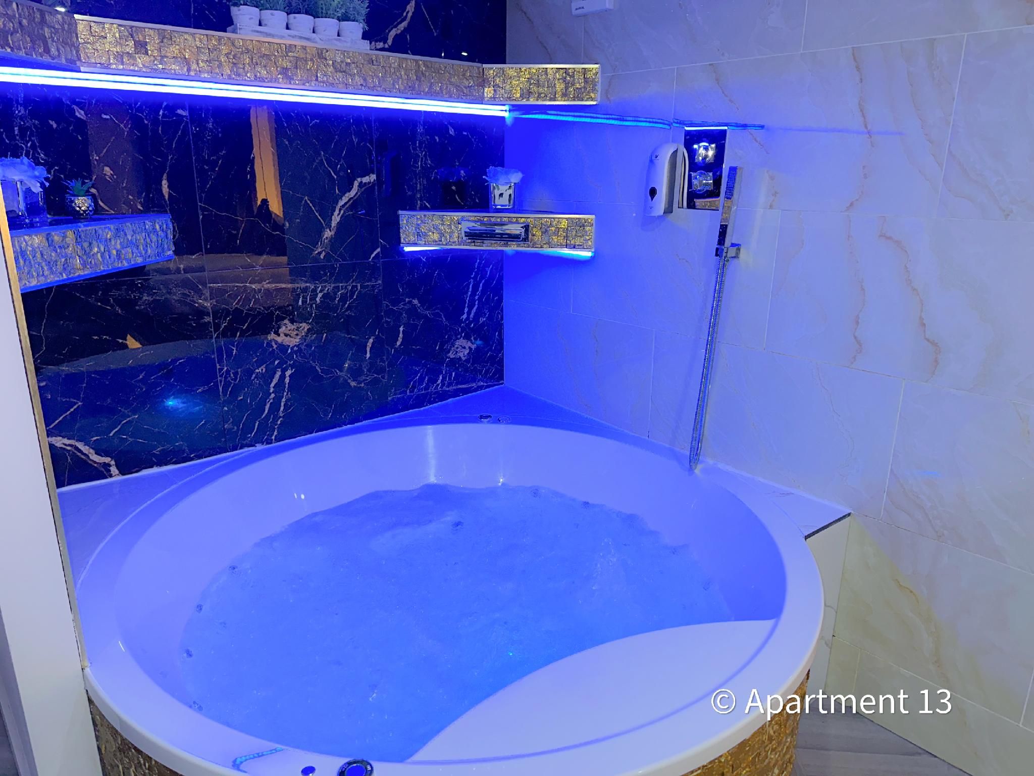 Apartment-Premier-Whirlpool bath-Apartment 13