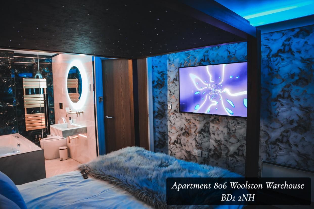 The Opulence  Apartment-Apartment-Whirlpool bath-Balcony 2