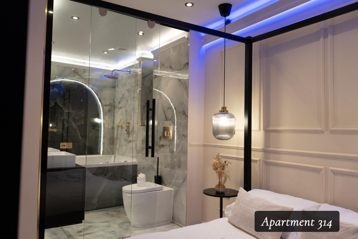 The Opulence  Superior-Apartment-Whirlpool bath-Landmark view 2