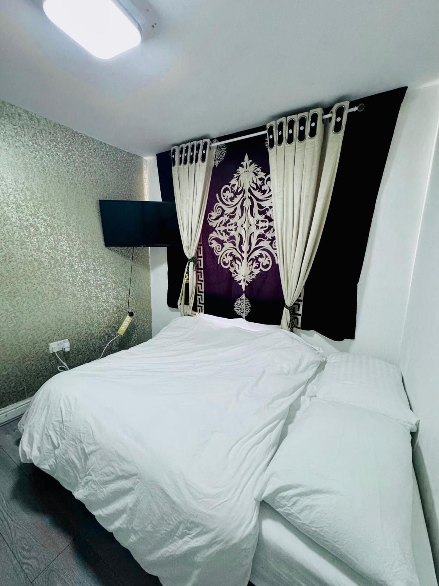 Standard Double Room with Shared Bathroom