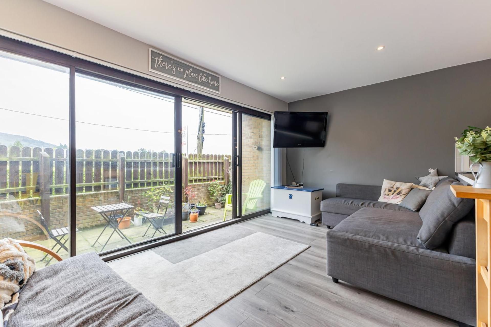 Central Apartment 3B Apartment-Private Bathroom-Mountain View