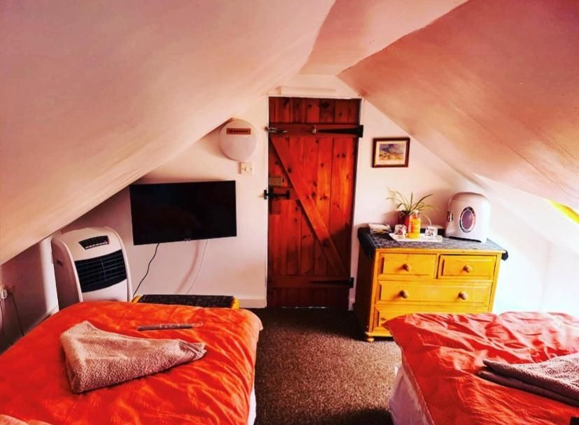 Twin Room with Private Bathroom