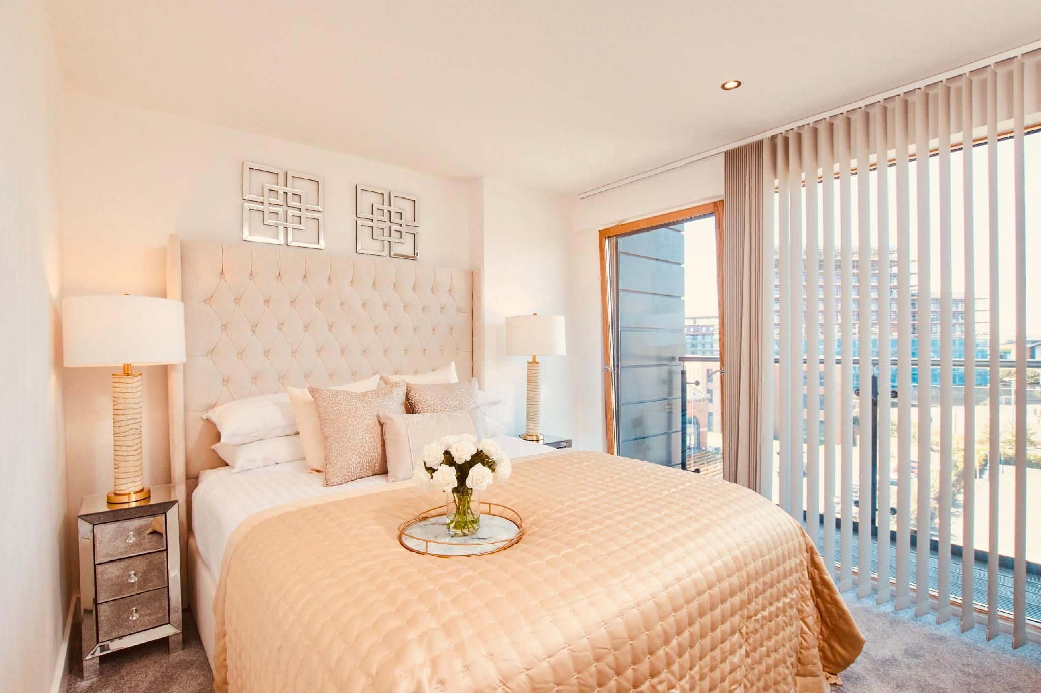 Apartment-Deluxe-Ensuite with Bath-Balcony-King Deluxe City Apt New