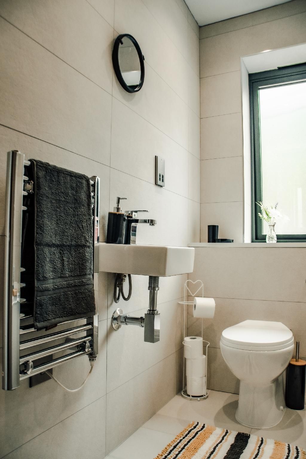 Rare Modern TownHouse -Home-Luxury-Ensuite with Shower-Garden View