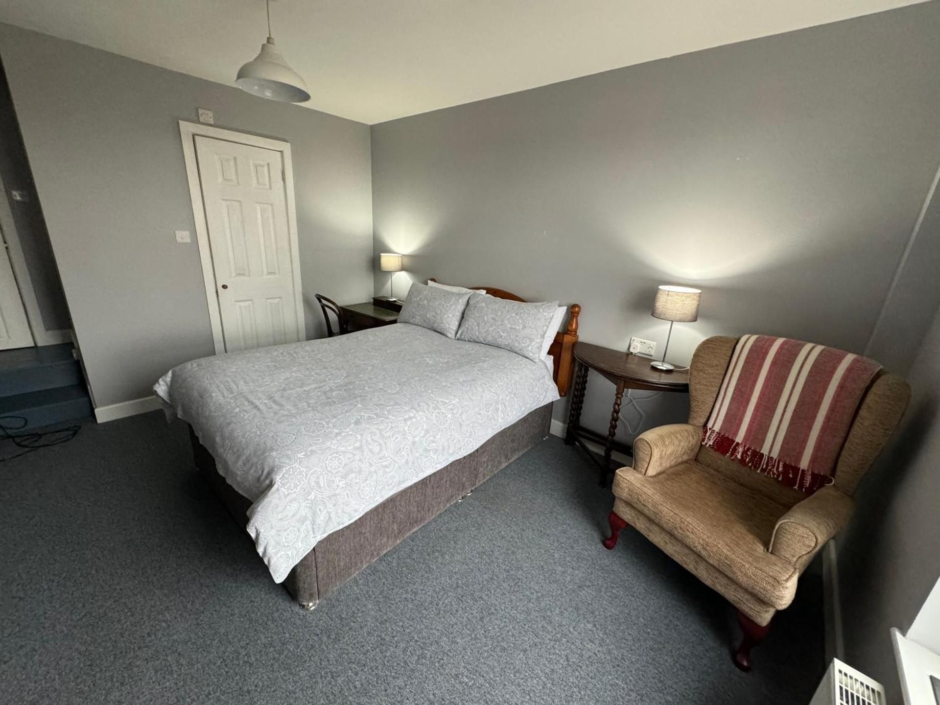 The Elms Guest House Bristol Double Room with Private Bathroom 3