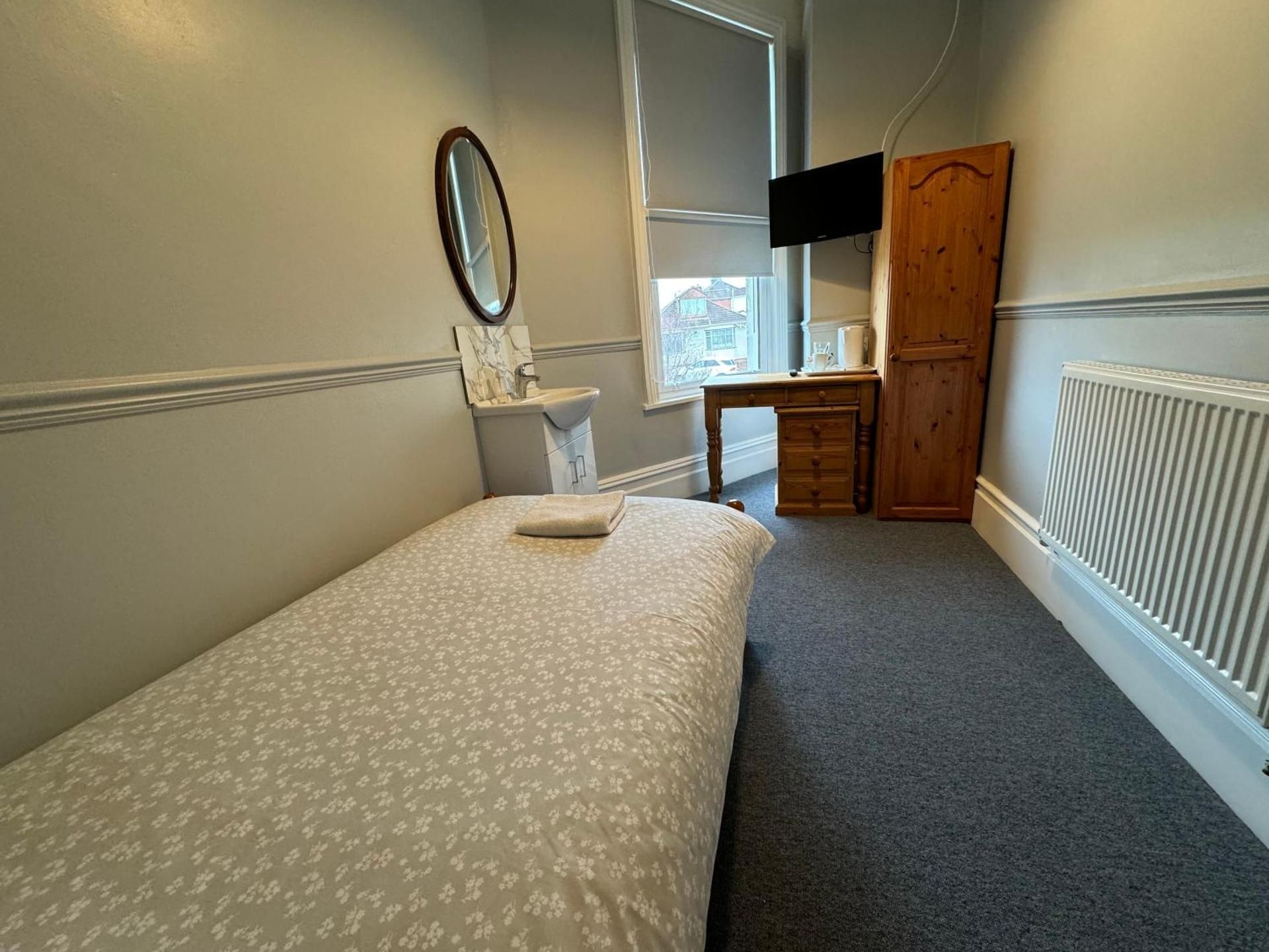 Single Room with Shared Bathroom