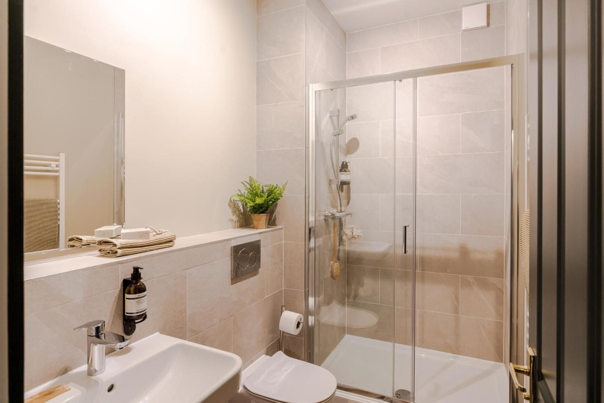 DELUXE APARTMENT