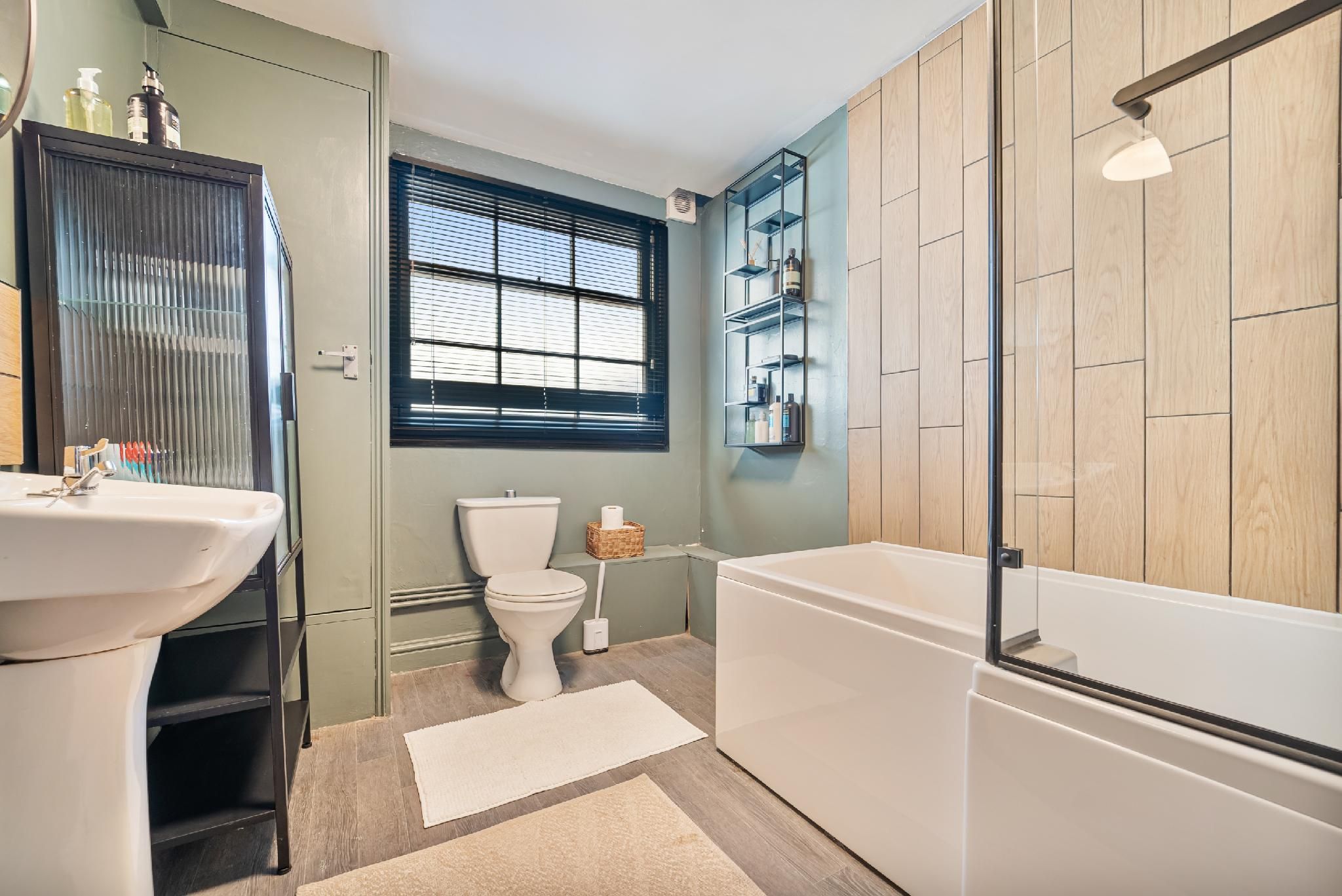 Apartment-Modern-Private Bathroom