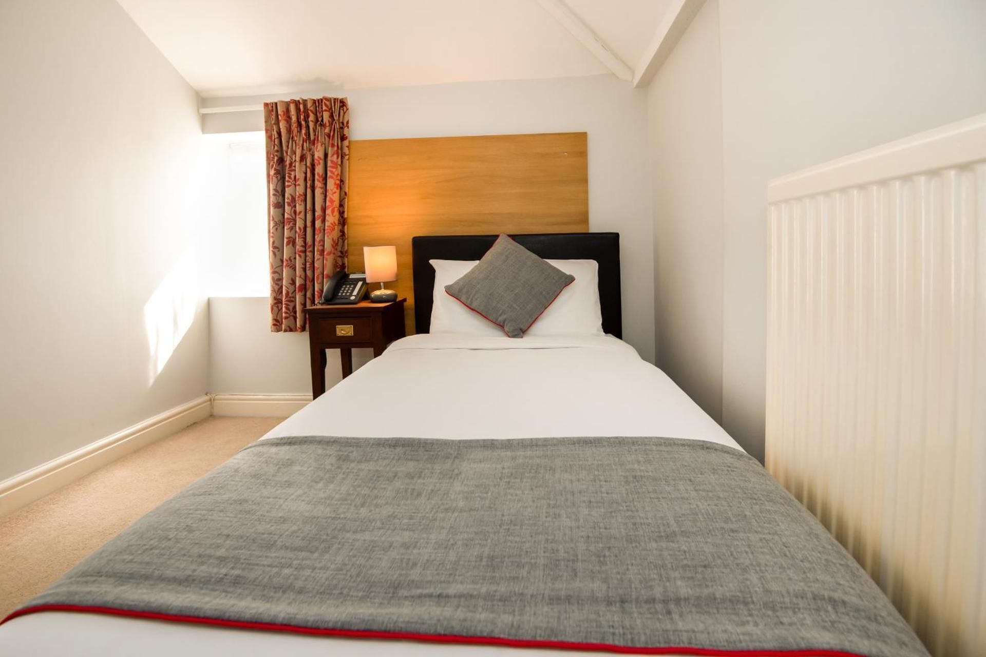 Standard Single Room with Shared Bathroom