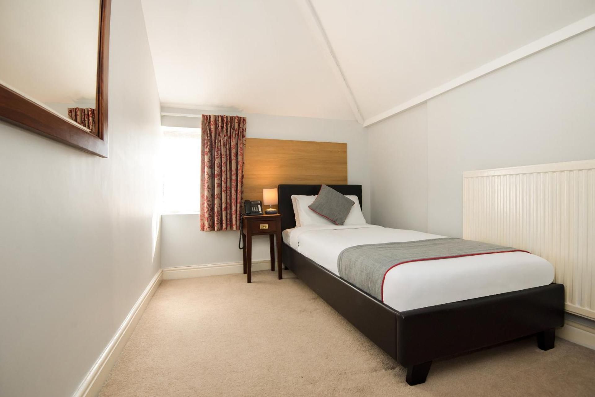 Standard Single Room with Shared Bathroom