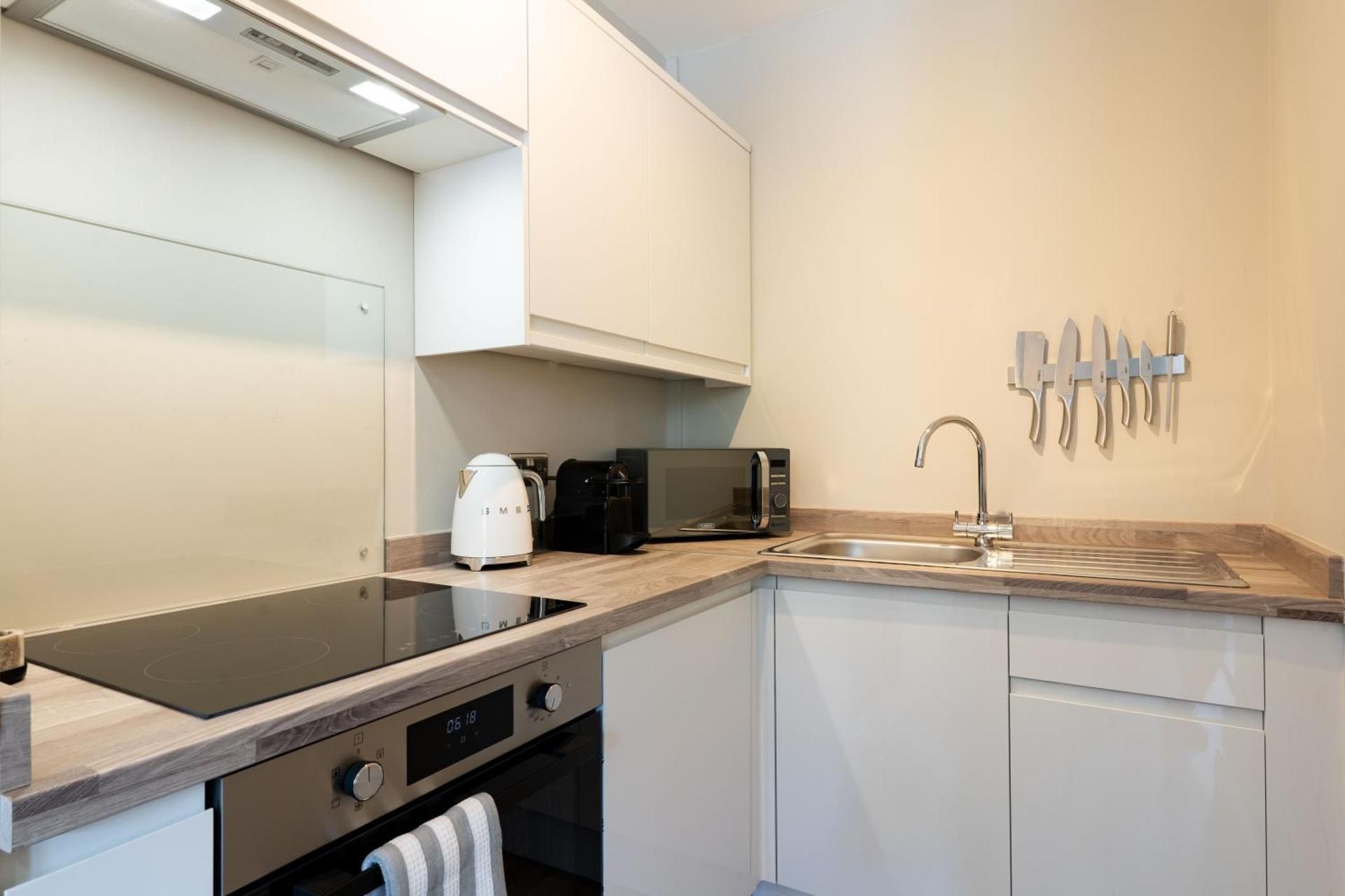 DELUXE APARTMENT