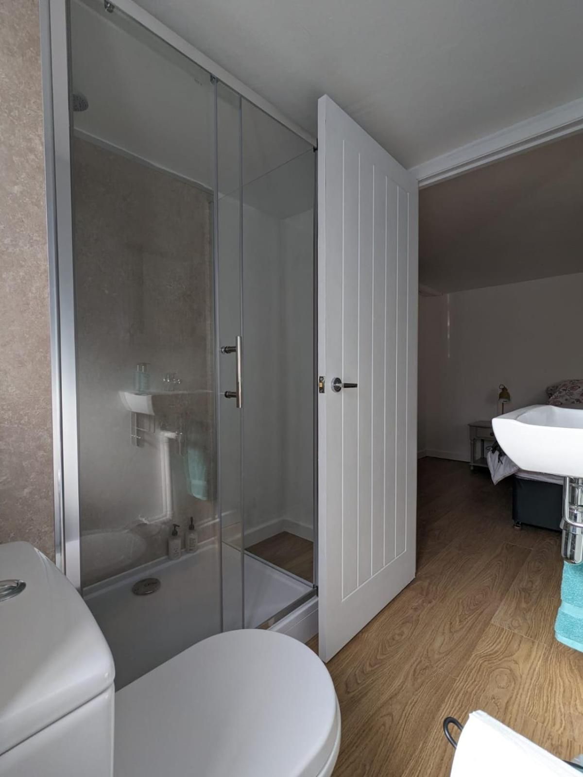 Deluxe Double Room with Shower