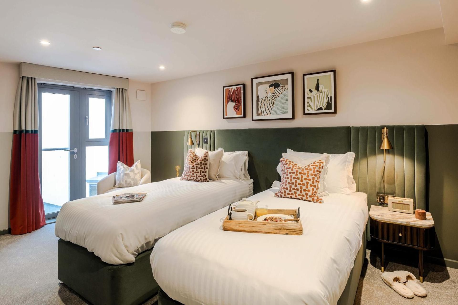 Deluxe One-Bedroom Apartment