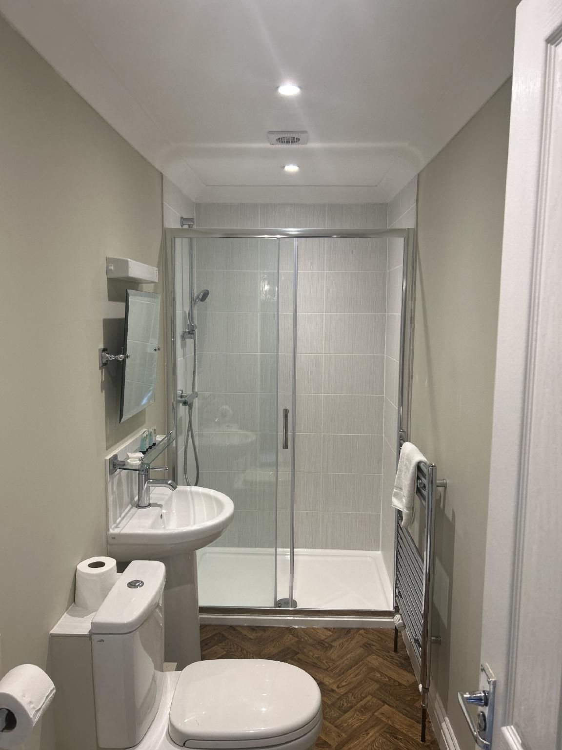 Classic-Double Room-Ensuite With Shower-First Floor