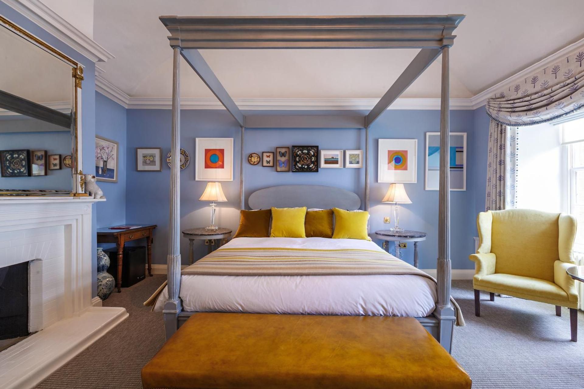Suite With Four Poster Bed