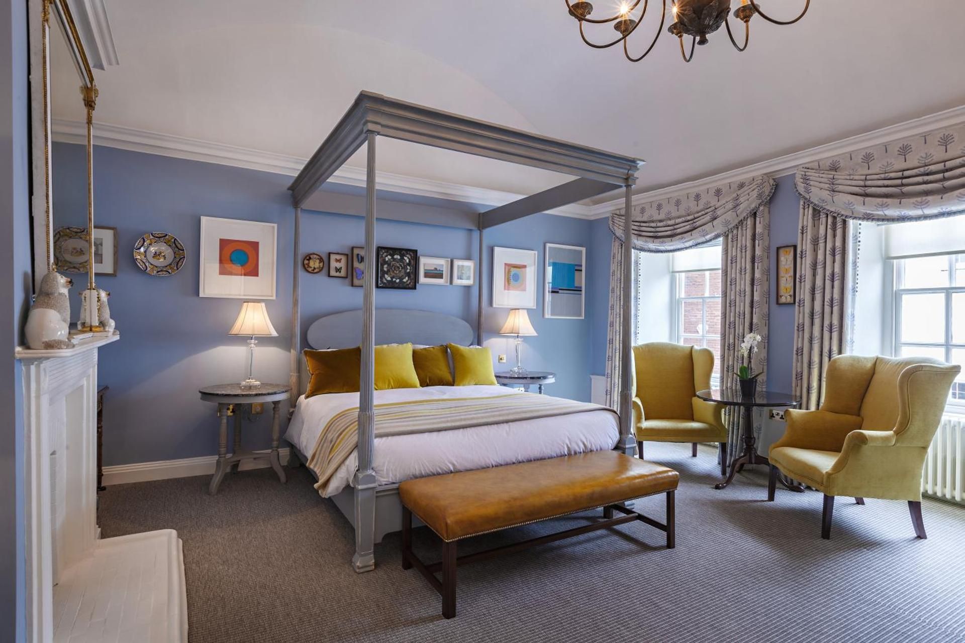 Suite With Four Poster Bed