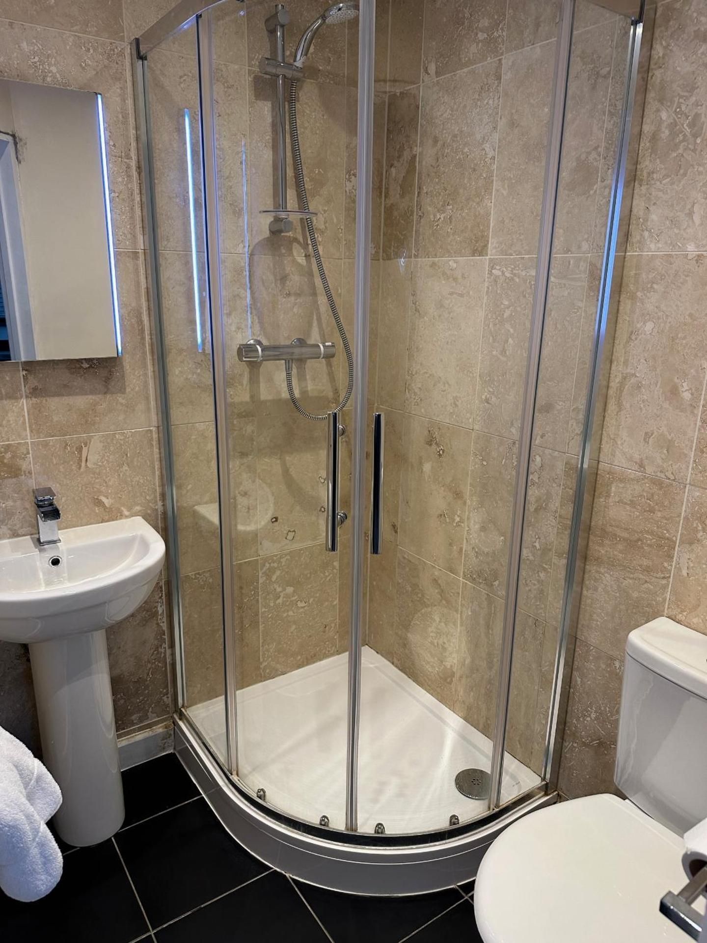 Apartment with Shower