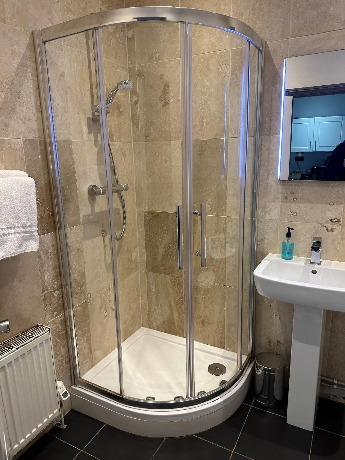 The Castle  Double room-with sofa bed-Ensuite with Shower