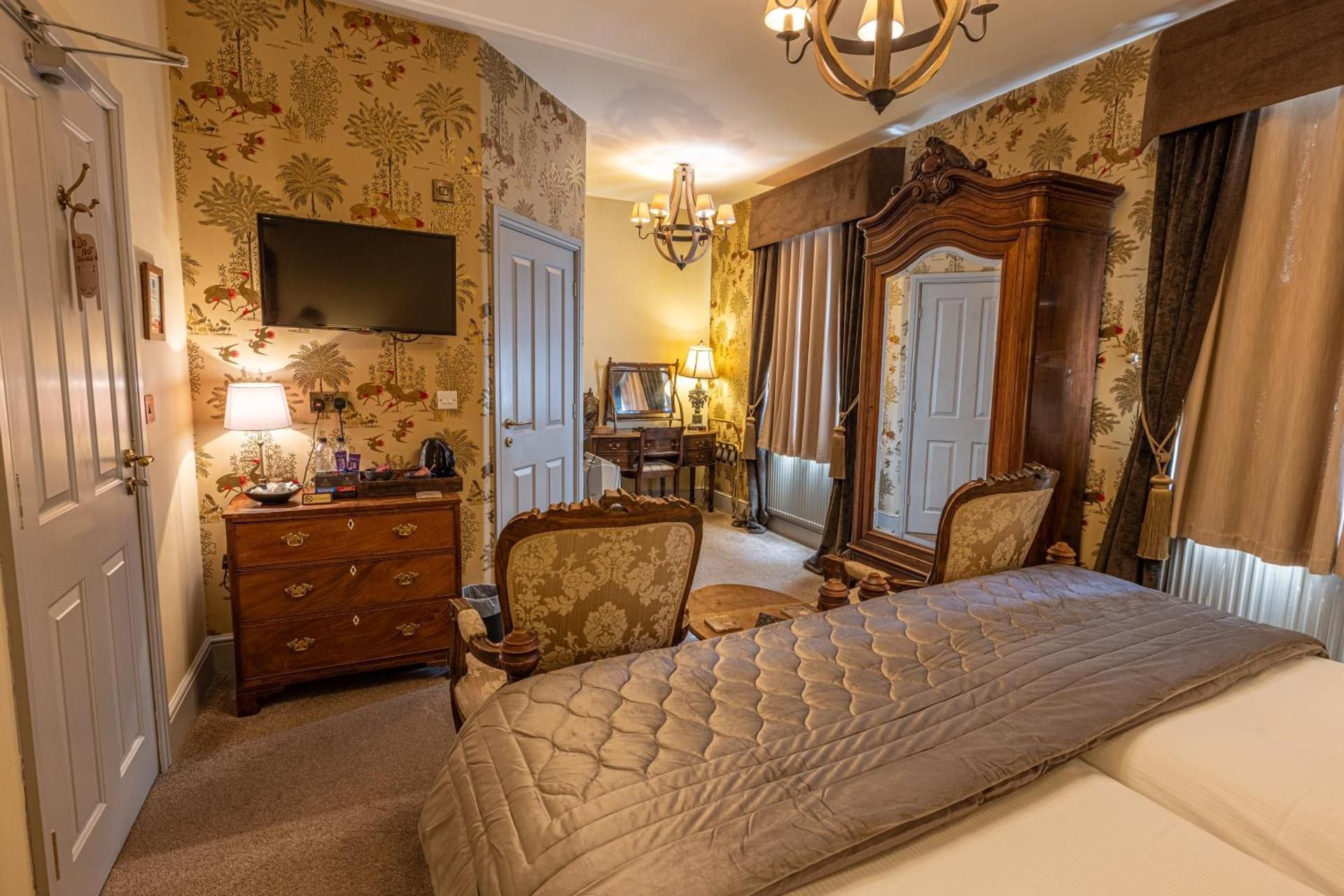 Deluxe SuperKing or Twin Room