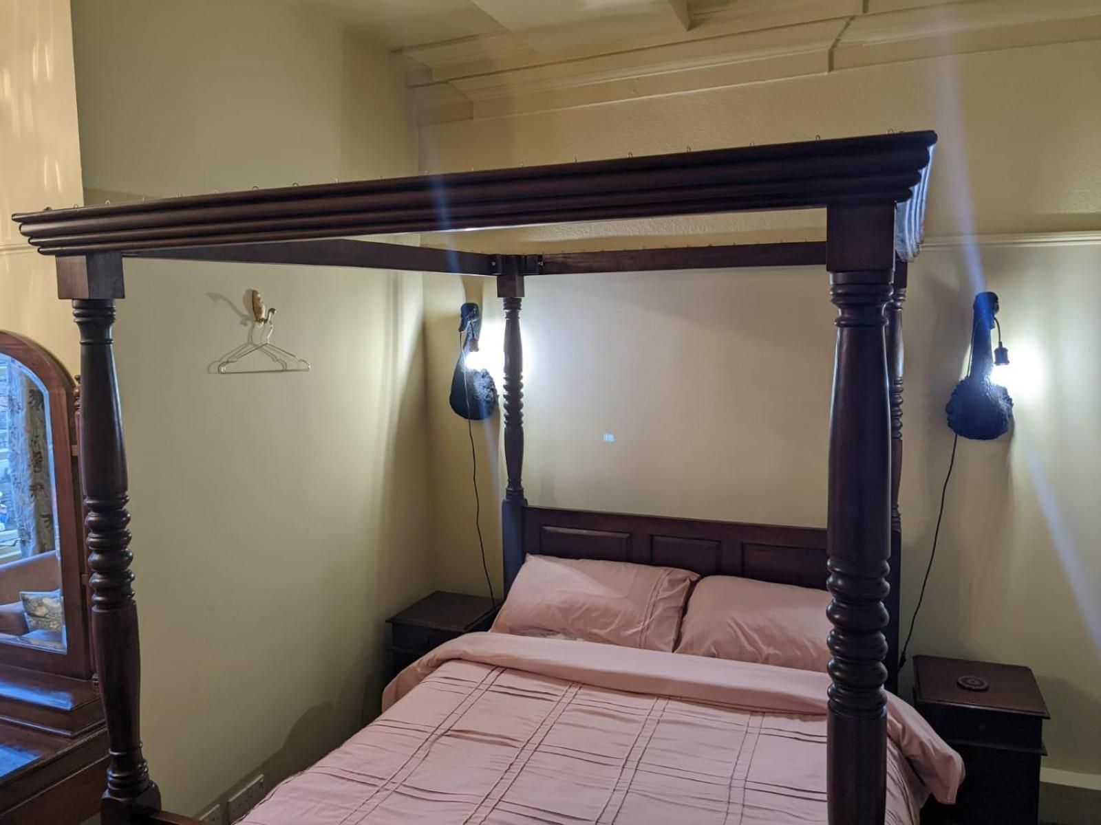 Black Swan Deluxe King Room