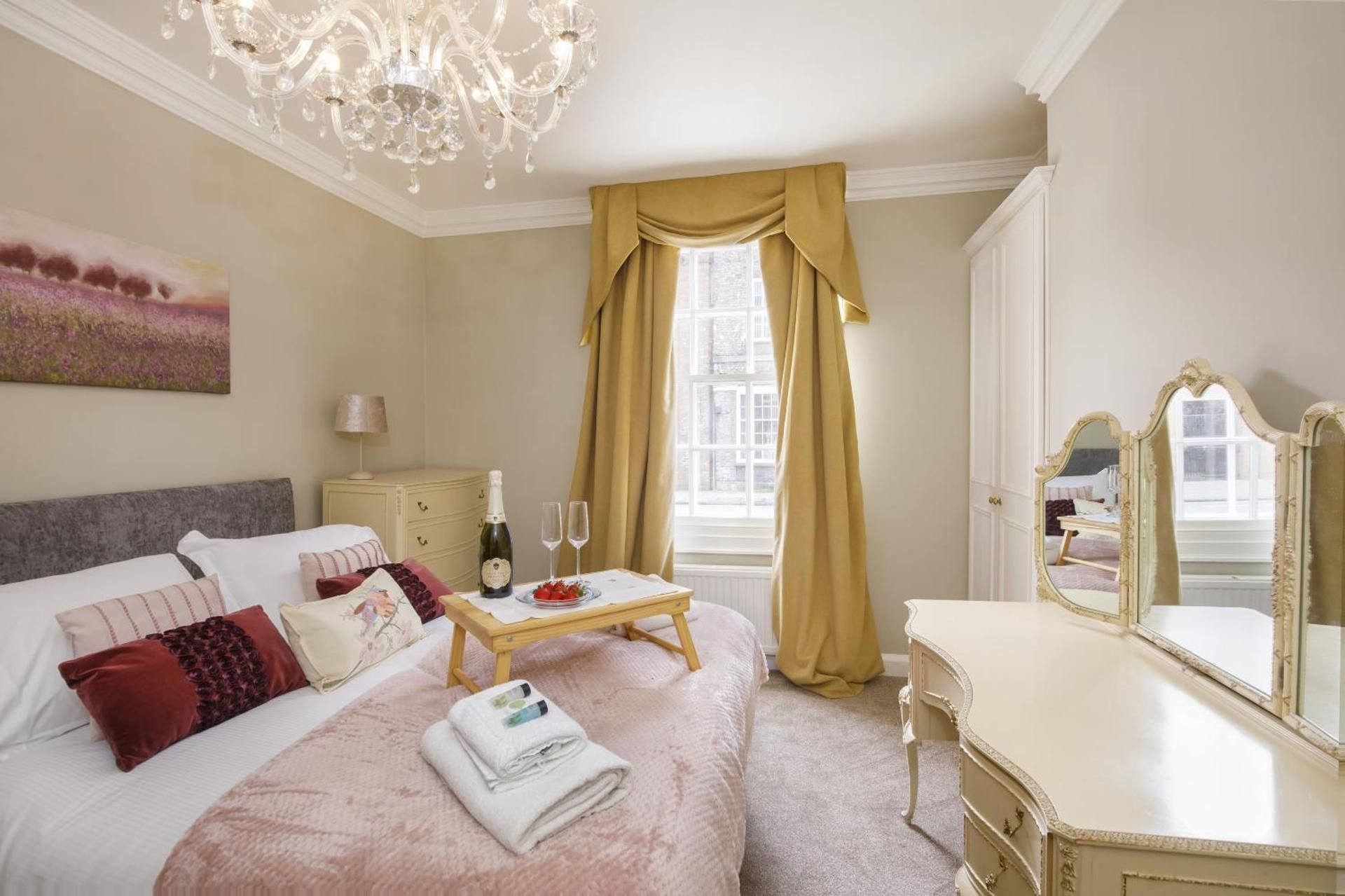Three-Bedroom Deluxe Apartment