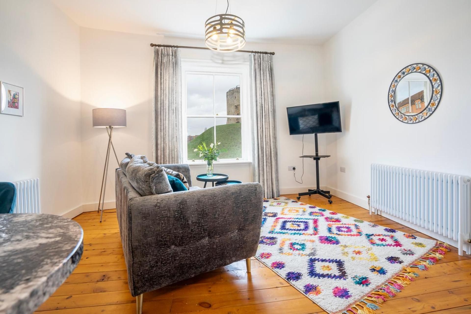 DELUXE APARTMENT