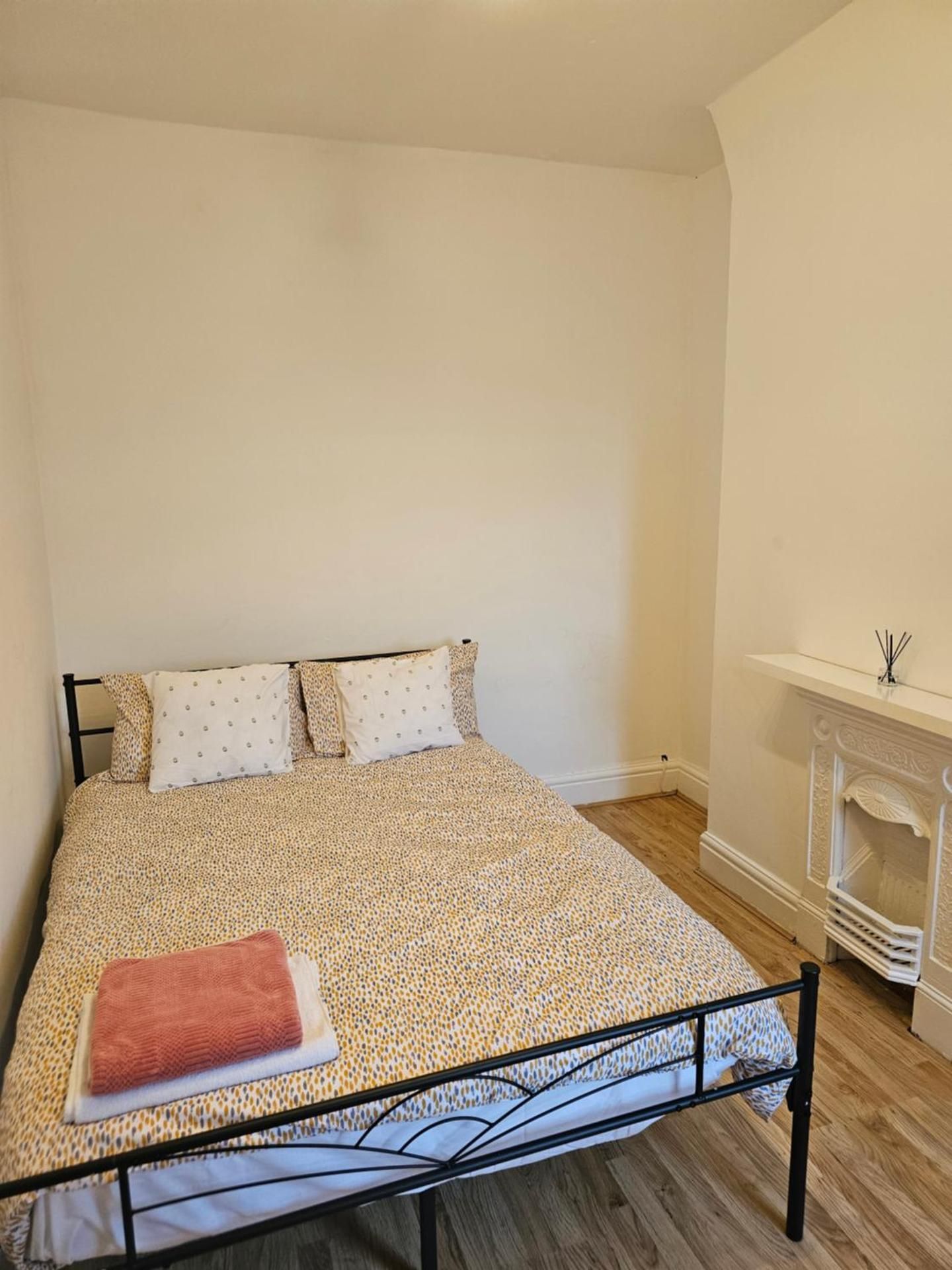 Double Room with Shared Bathroom