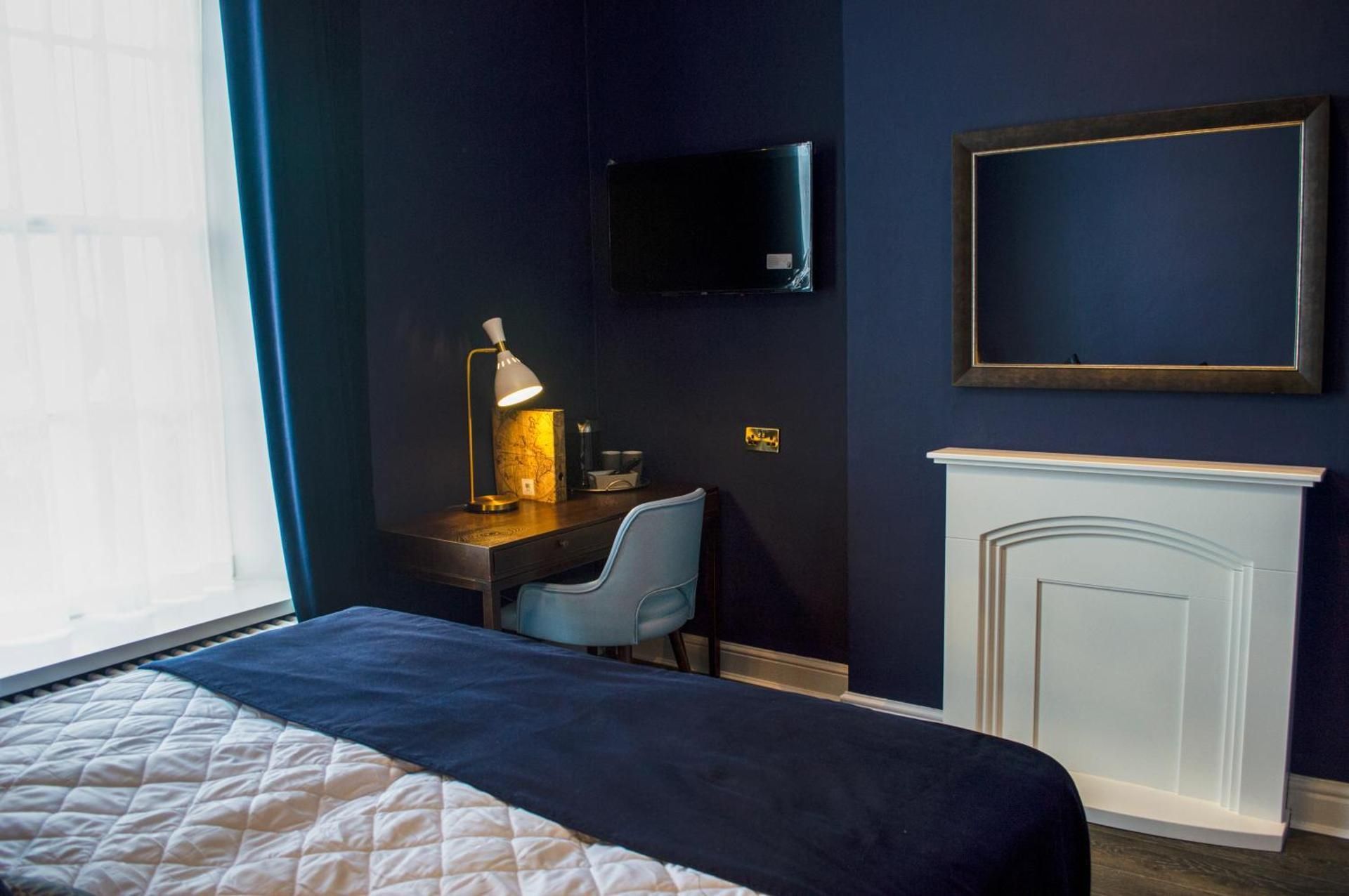 The Clock Face Prescot King Room 3