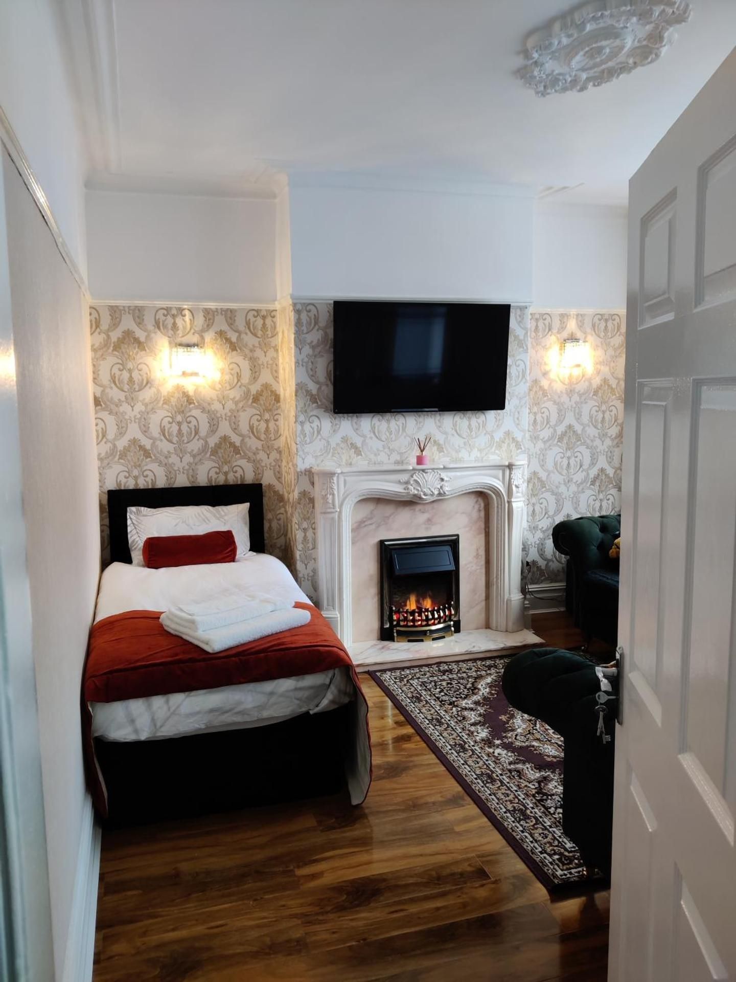 Single Room with Shared Bathroom