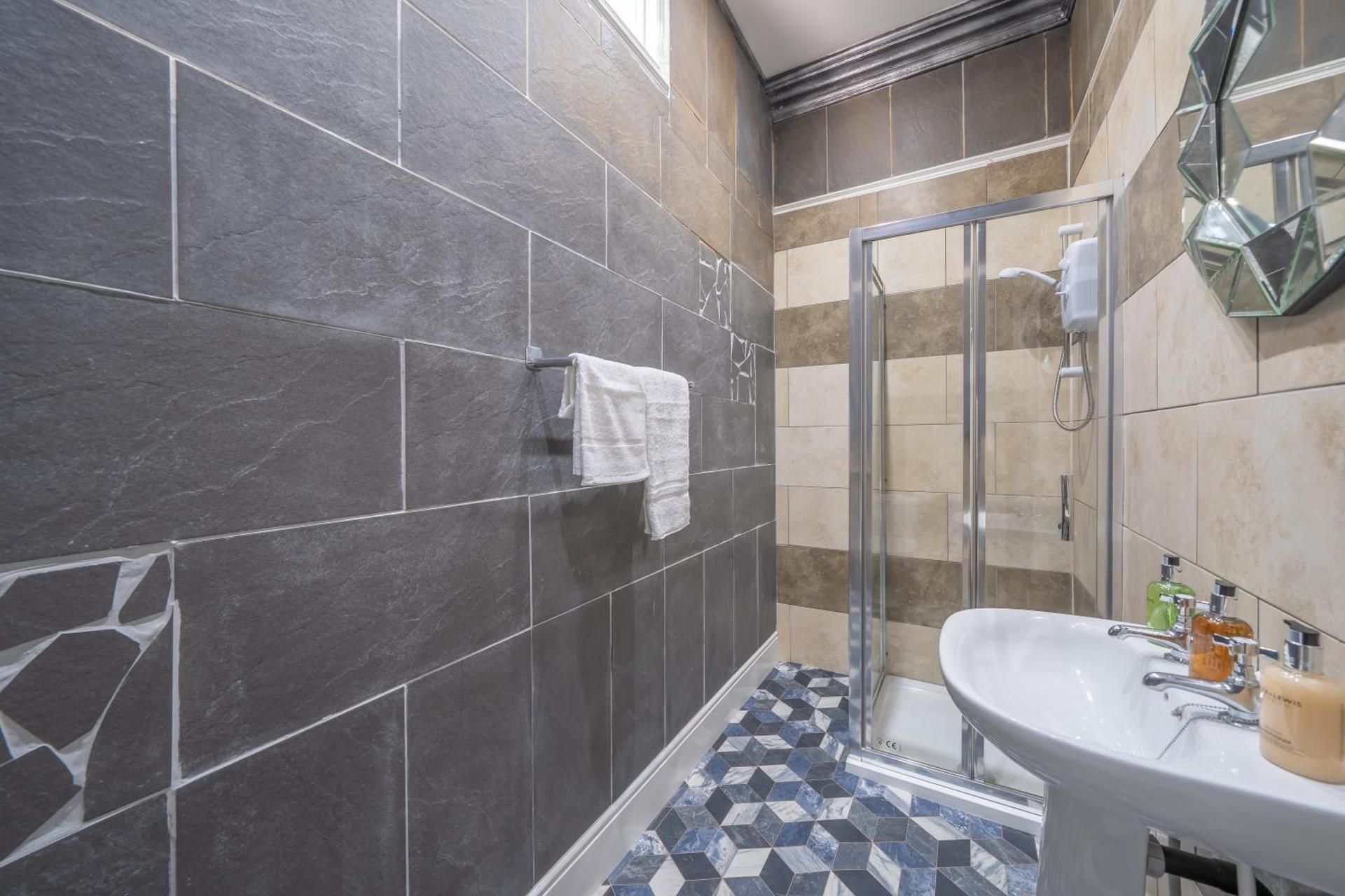 Casbah Coffee Club Suites One-Bedroom Suite 3