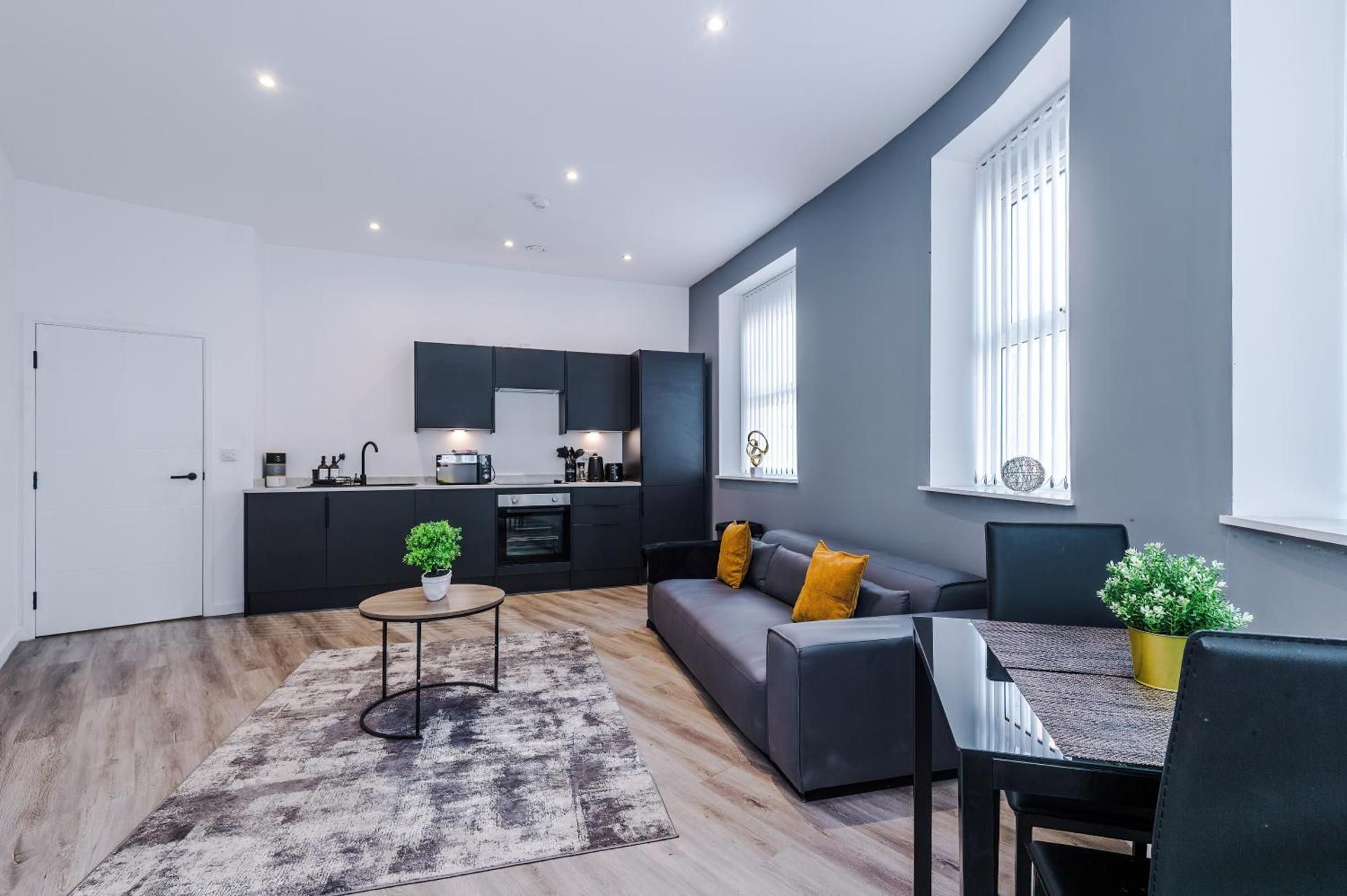DELUXE APARTMENT
