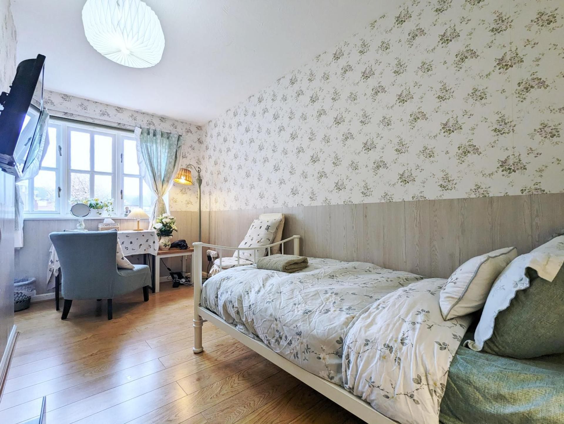 Single Room with Shared Bathroom