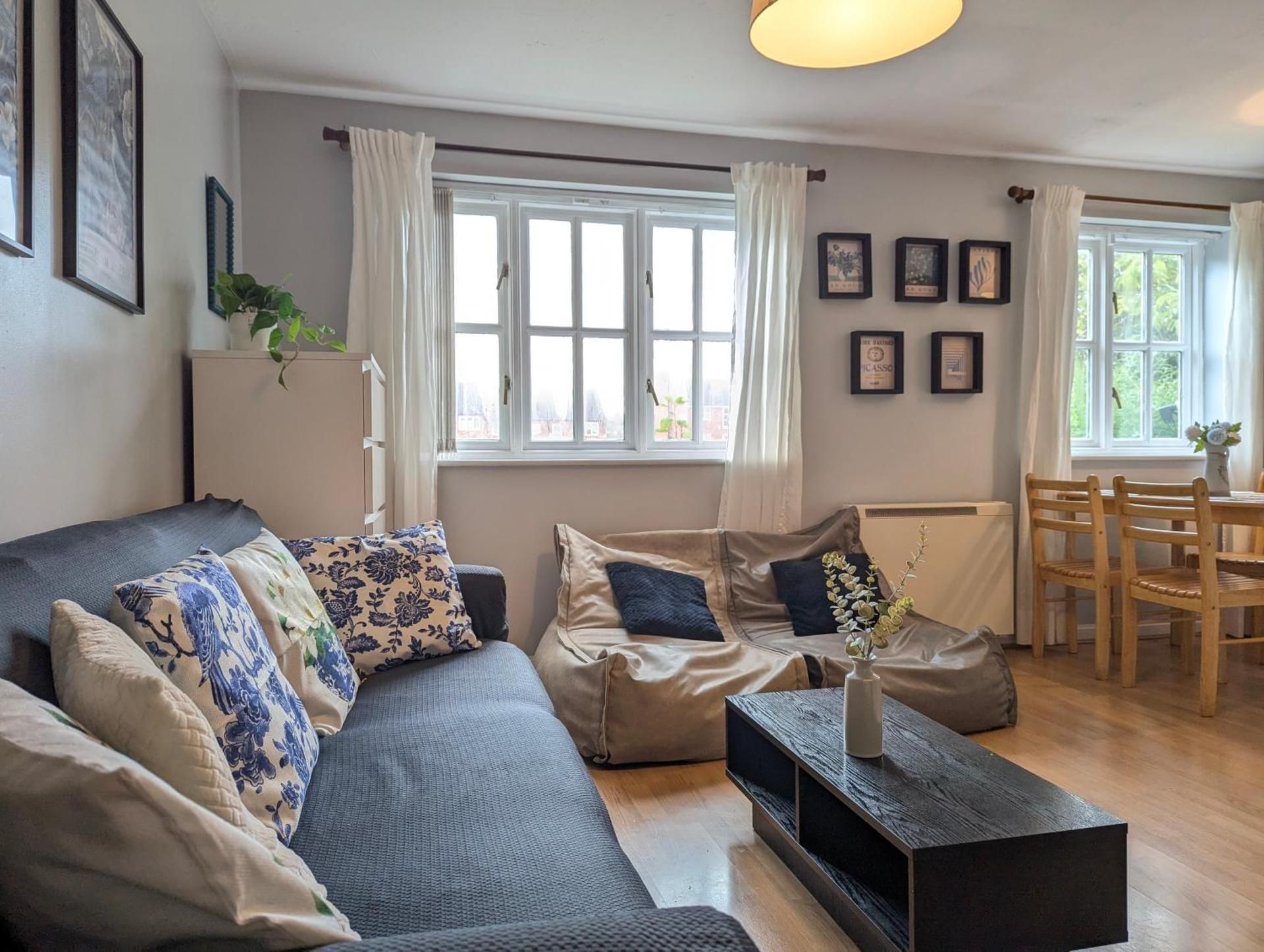 City Centre Vintage Theme Guest Rooms Free Parkin Budget Double Room 2