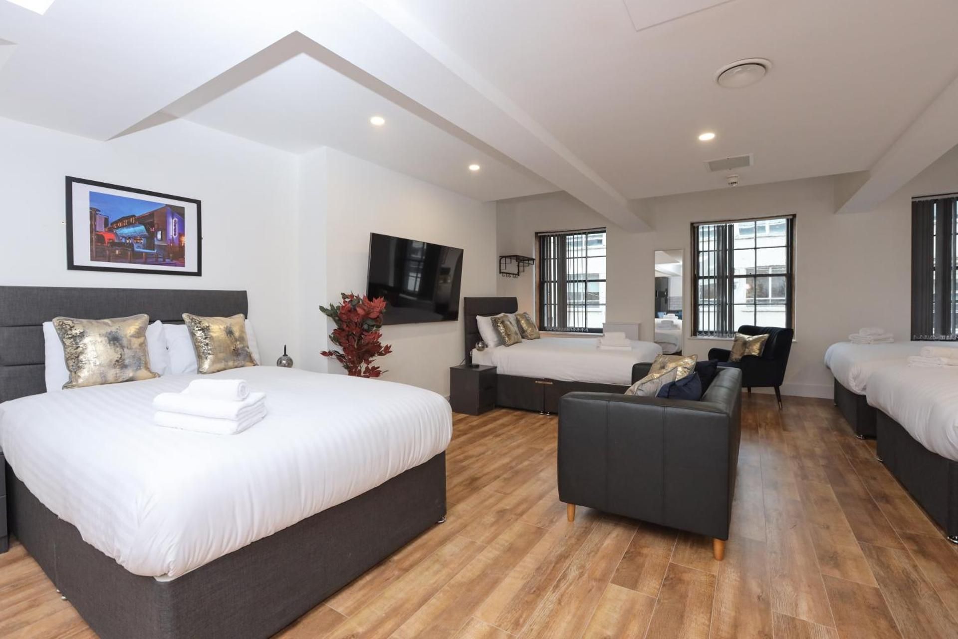 DELUXE APARTMENT