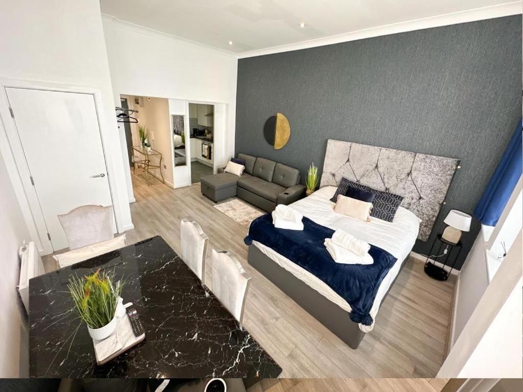 One-Bedroom Apartment