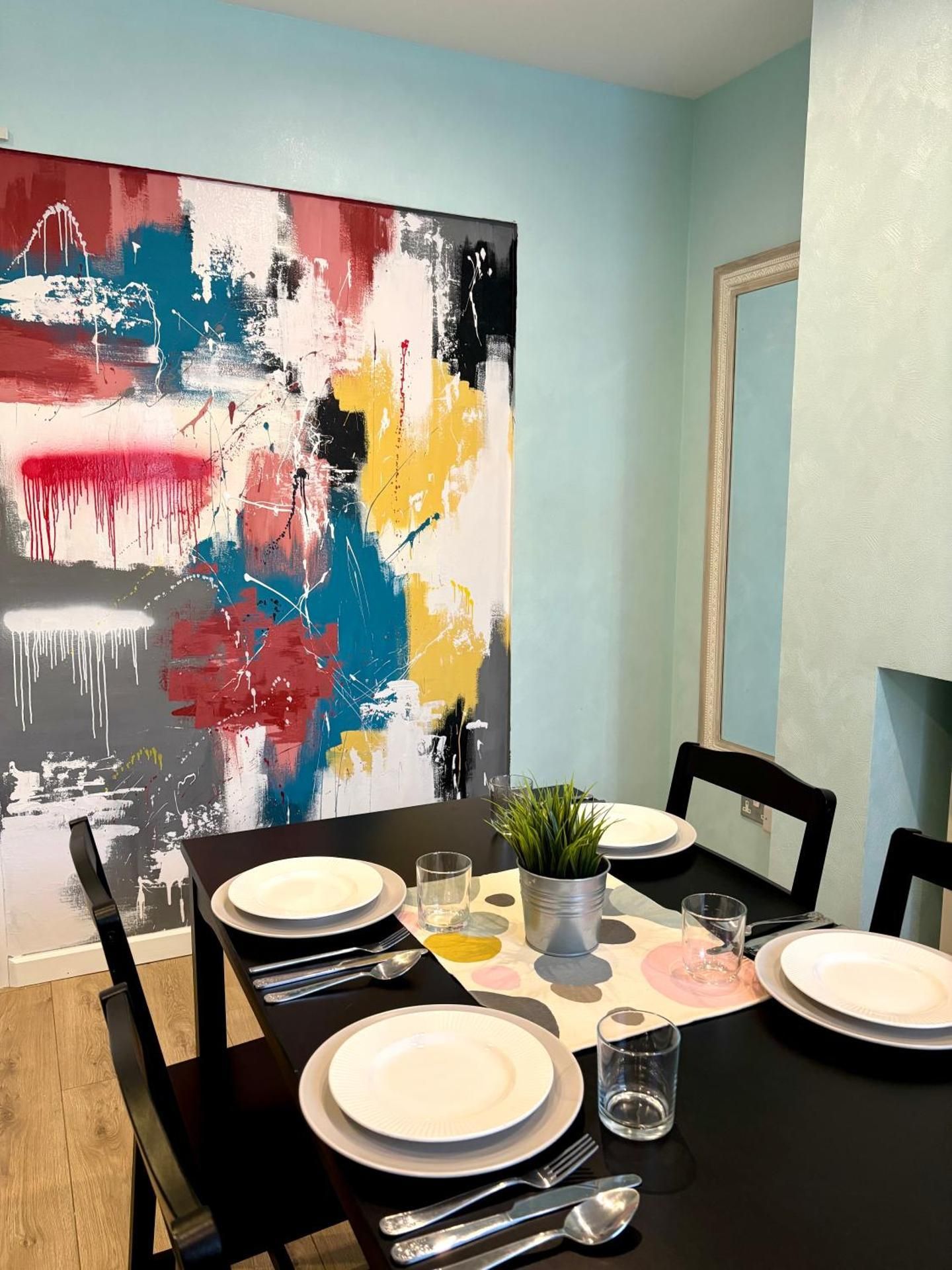 Modern Art House - serviced accomodation