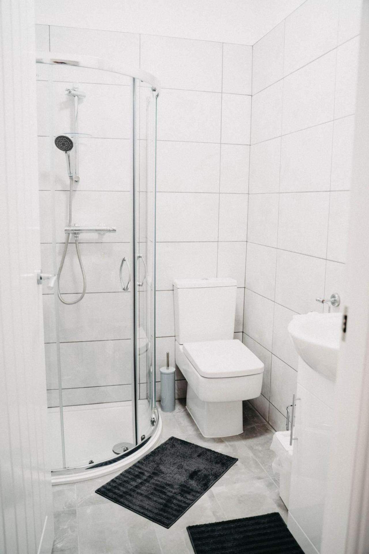 Twin Room with Shower